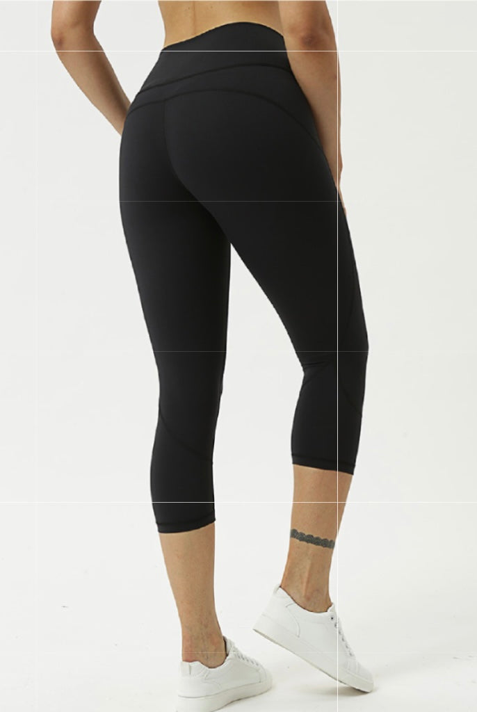 Women's black high rise cropped leggings